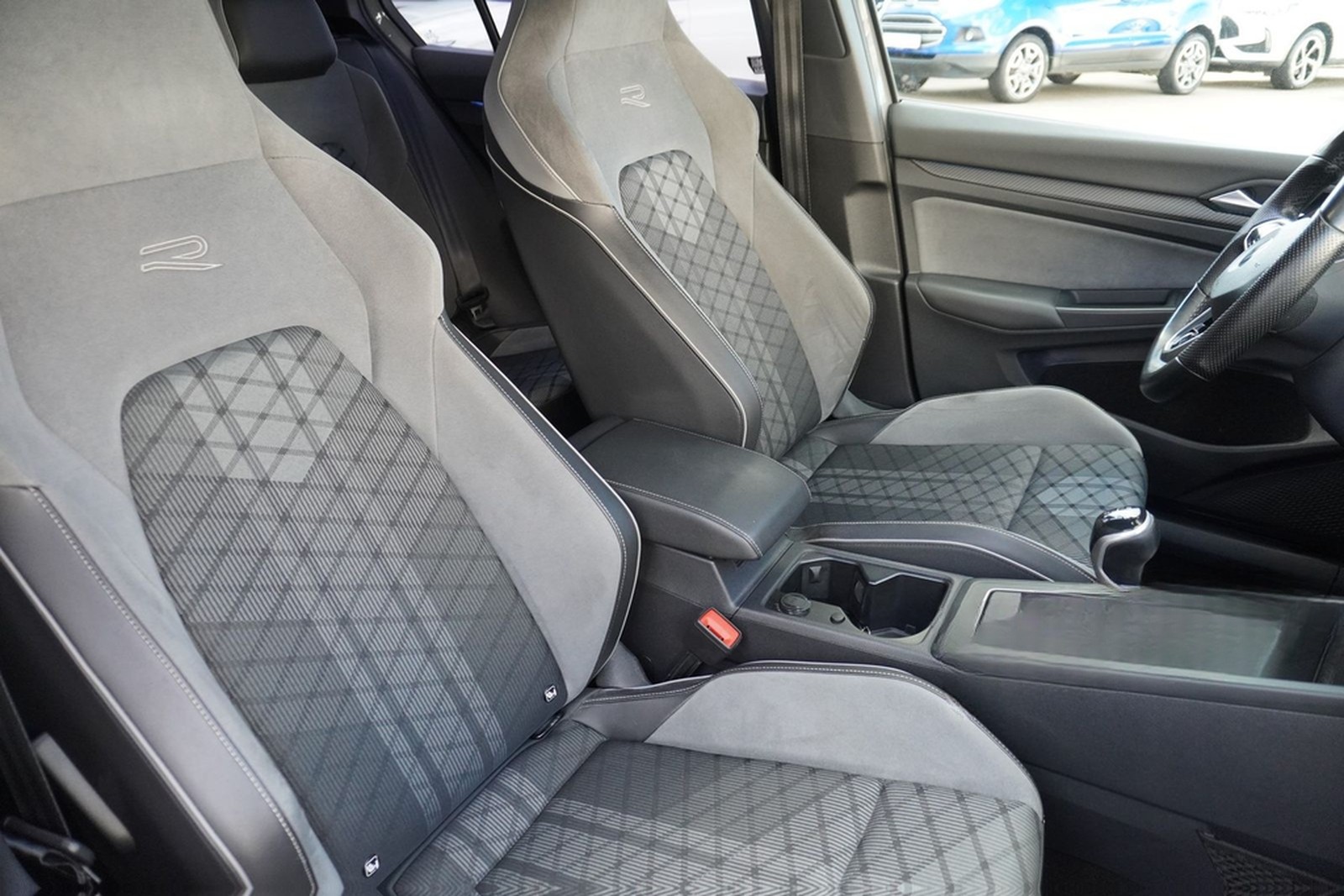 Volkswagen Golf VIII 1.5 TSI R-Line LED Navi PDC ACC DAB foto 30