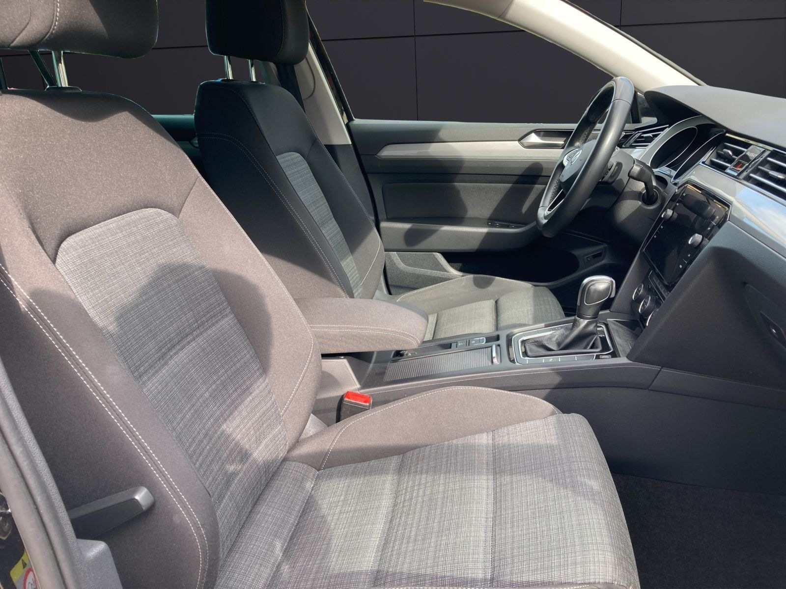 Volkswagen Passat Variant BUSINESS TSI DSG LED Navi ACC SH  foto 12