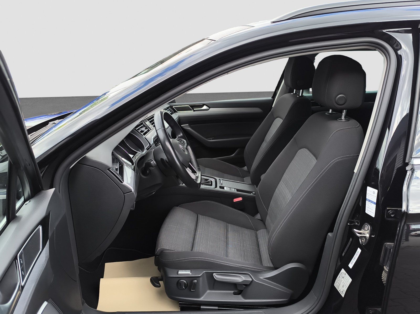 Volkswagen Passat Var. 1.5 TSI DSG Business AHK LED NAVI Fa foto 13