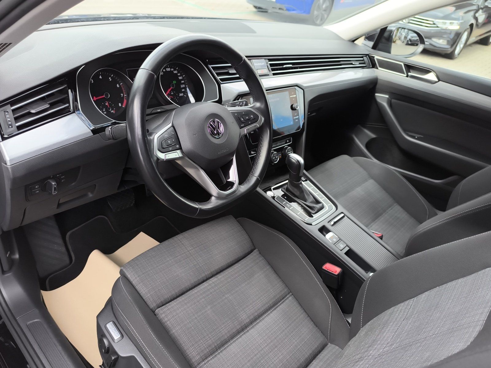 Volkswagen Passat Var. 1.5 TSI DSG Business AHK LED NAVI Fa foto 22