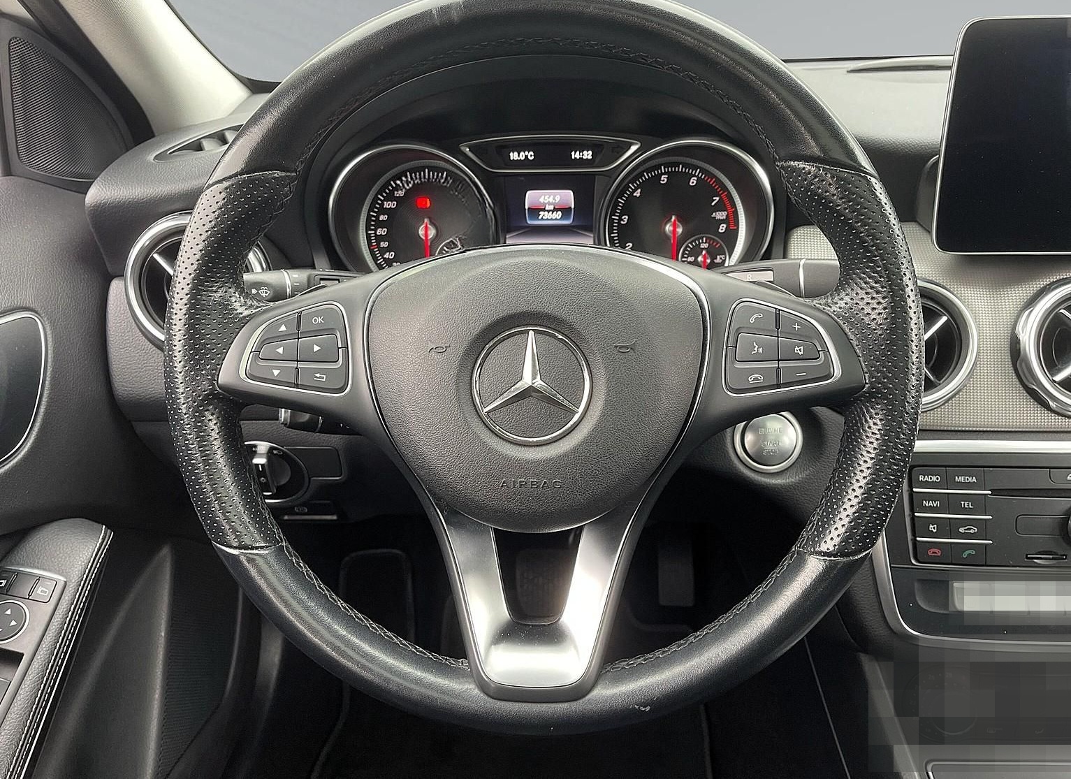Mercedes-Benz GLA 180 7G-DCT Urban LED NAVI PANO SHZ PDC foto 15