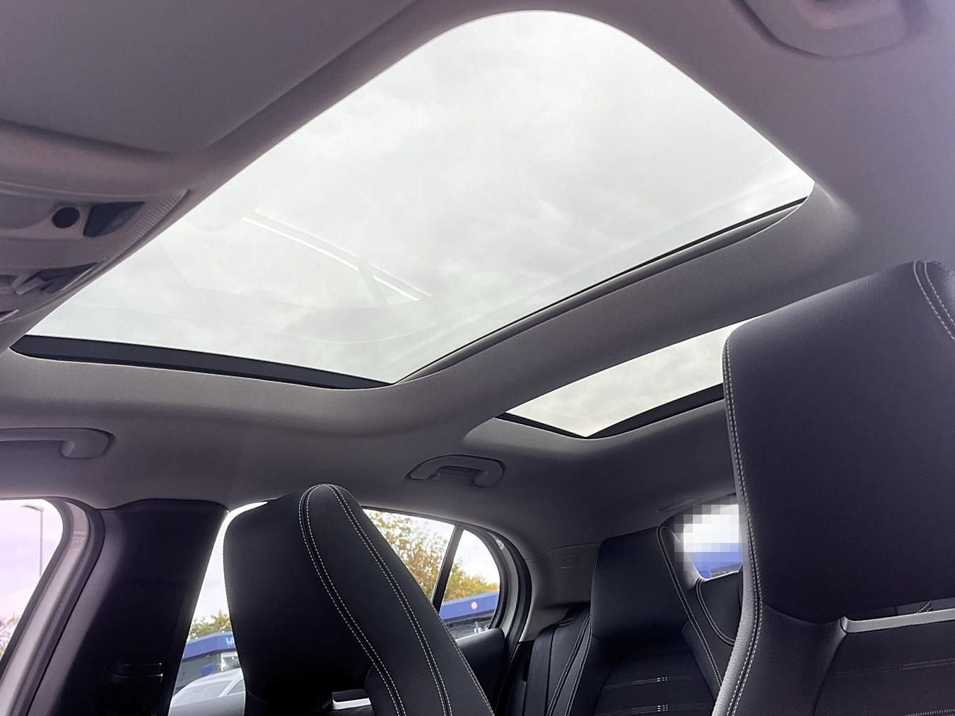 Mercedes-Benz GLA 180 7G-DCT Urban LED NAVI PANO SHZ PDC foto 16