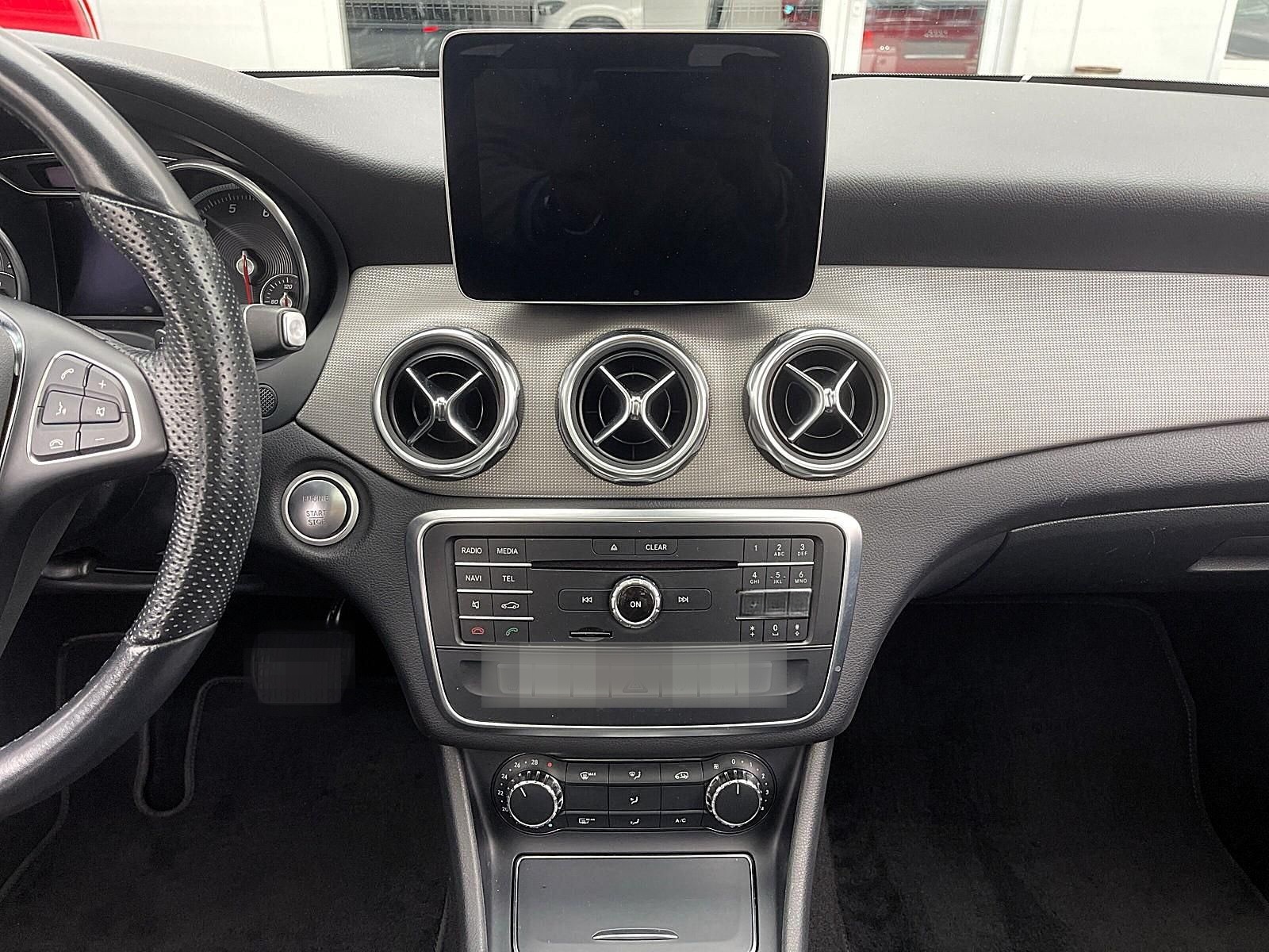 Mercedes-Benz GLA 180 7G-DCT Urban LED NAVI PANO SHZ PDC foto 17