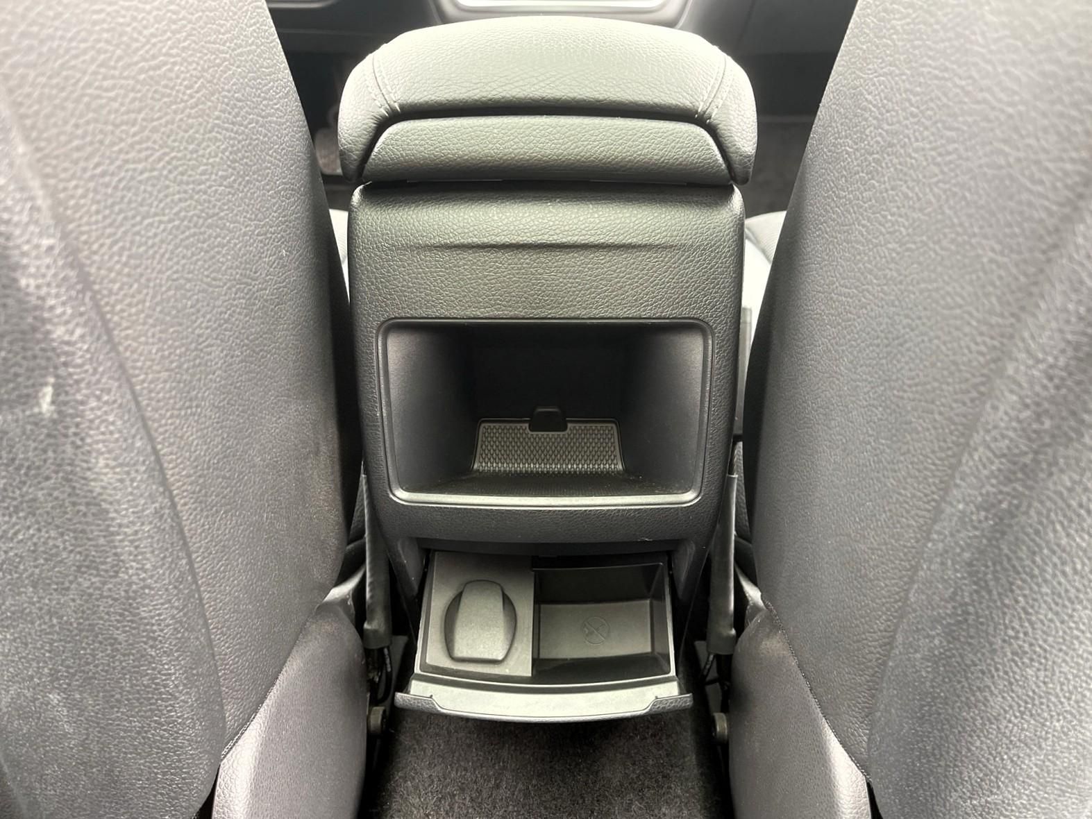 Mercedes-Benz GLA 180 7G-DCT Urban LED NAVI PANO SHZ PDC foto 19