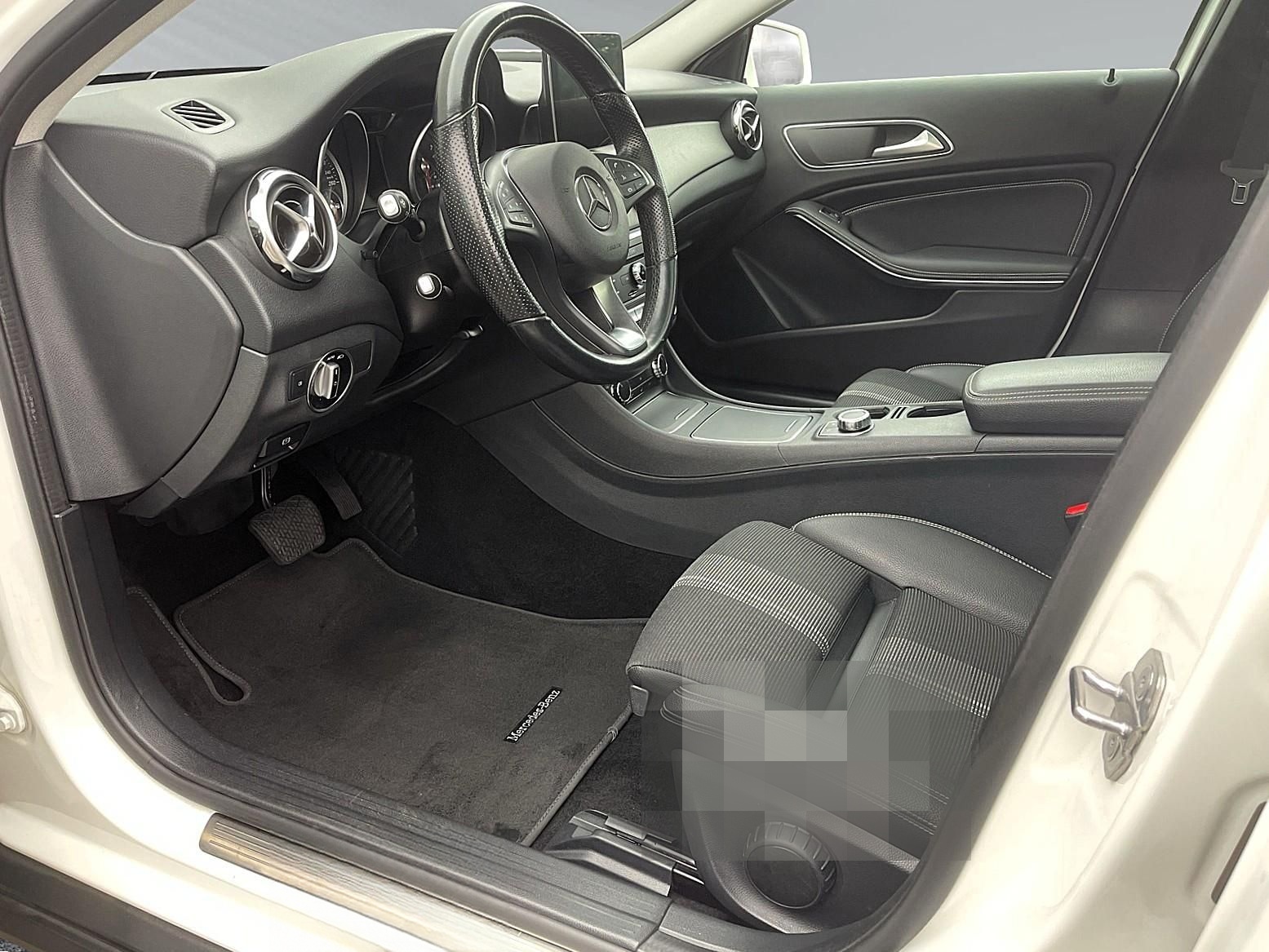 Mercedes-Benz GLA 180 7G-DCT Urban LED NAVI PANO SHZ PDC foto 8