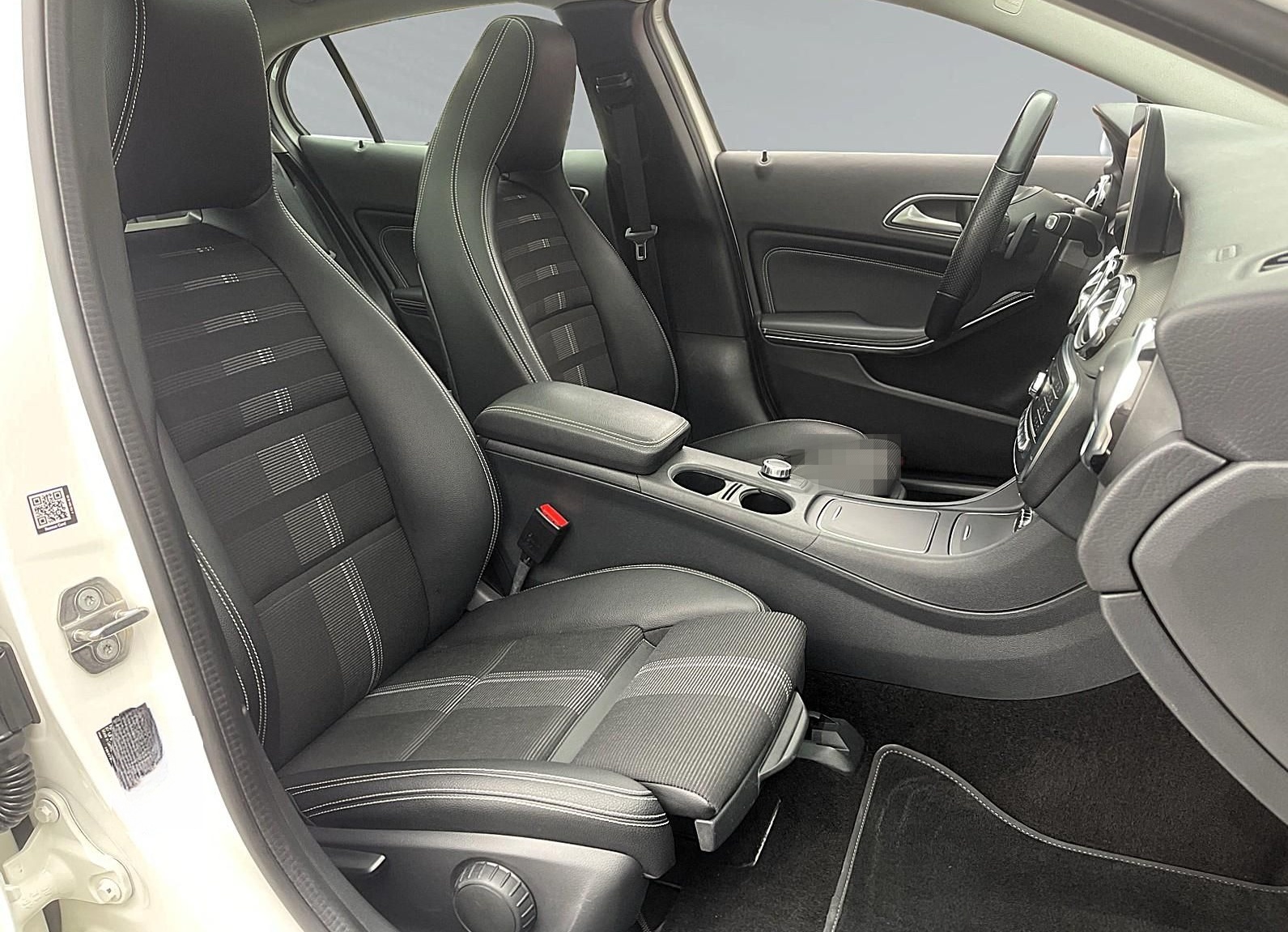 Mercedes-Benz GLA 180 7G-DCT Urban LED NAVI PANO SHZ PDC foto 10
