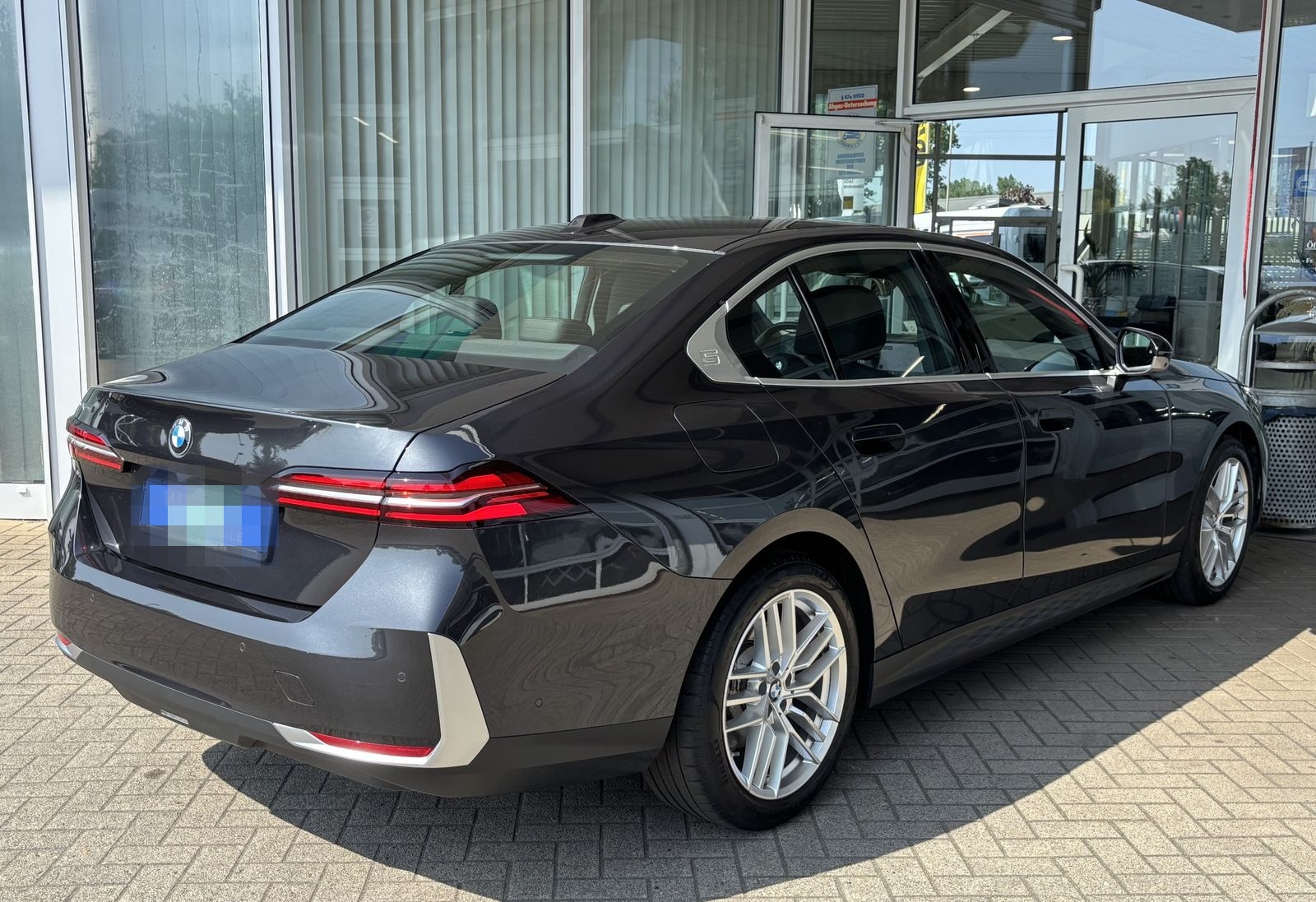BMW 520 d xDrive 1.Hd LEDER AHK NAVI CAM HUD PLA DSC foto 2