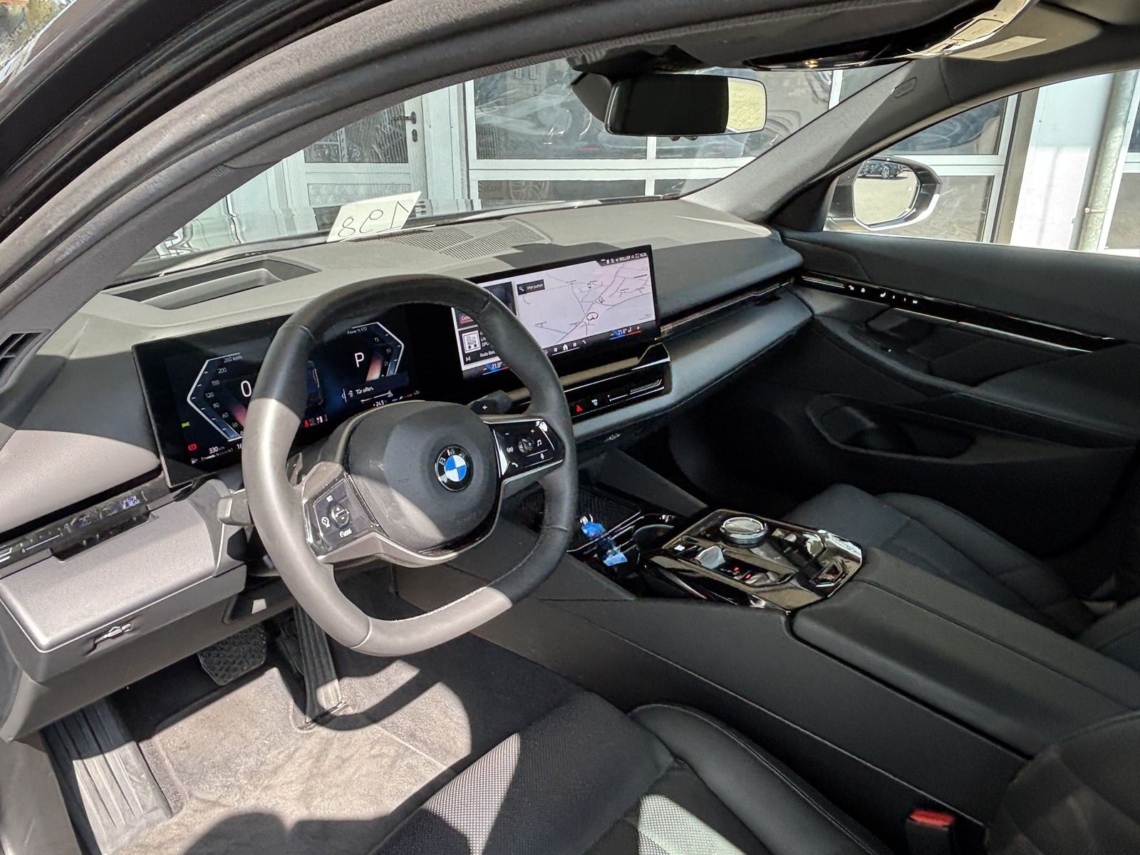 BMW 520 d xDrive 1.Hd LEDER AHK NAVI CAM HUD PLA DSC foto 4