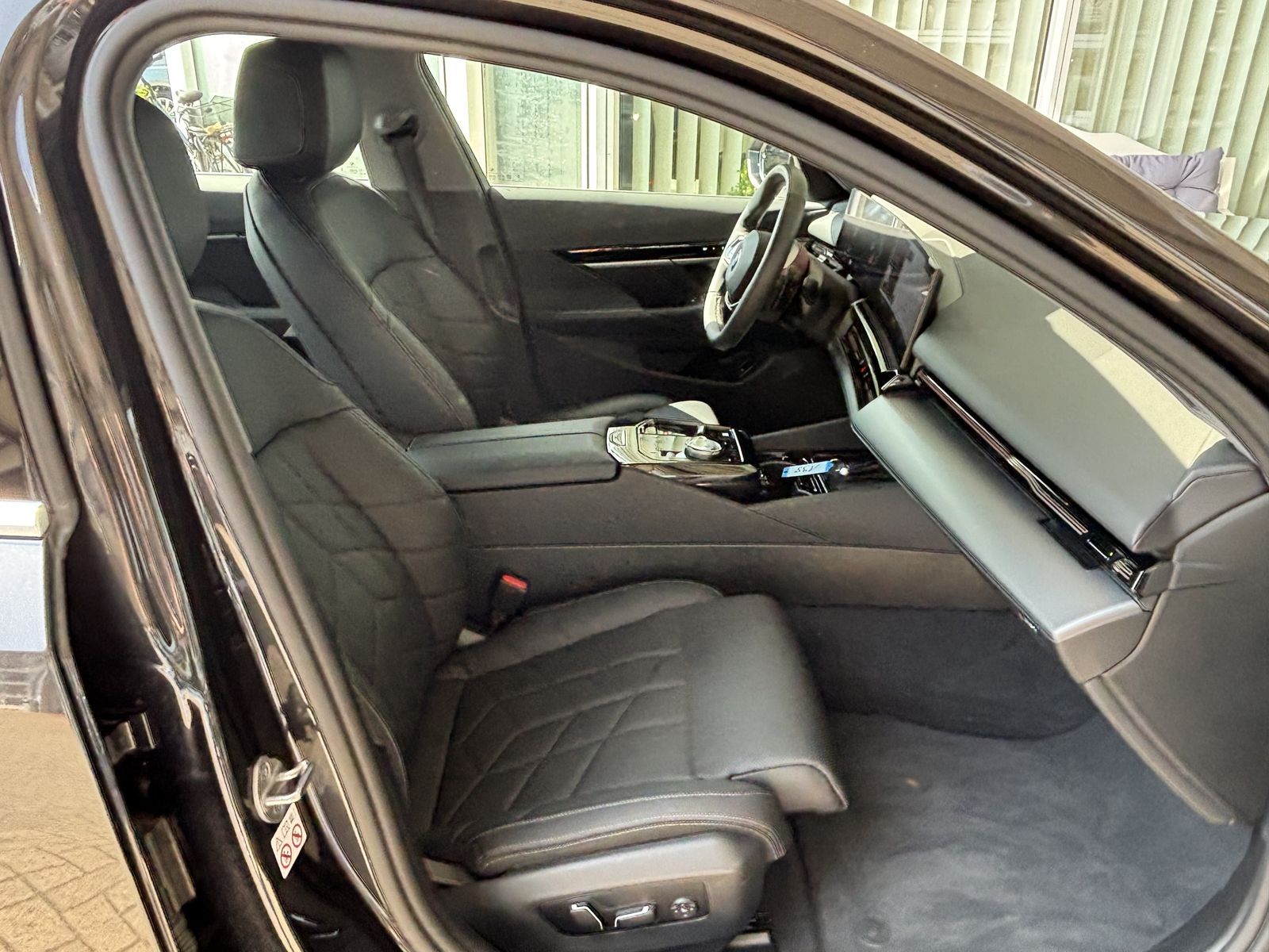 BMW 520 d xDrive 1.Hd LEDER AHK NAVI CAM HUD PLA DSC foto 5