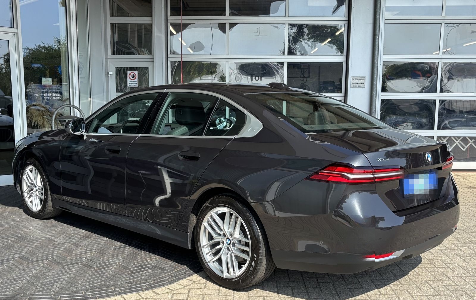 BMW 520 d xDrive 1.Hd LEDER AHK NAVI CAM HUD PLA DSC foto 8