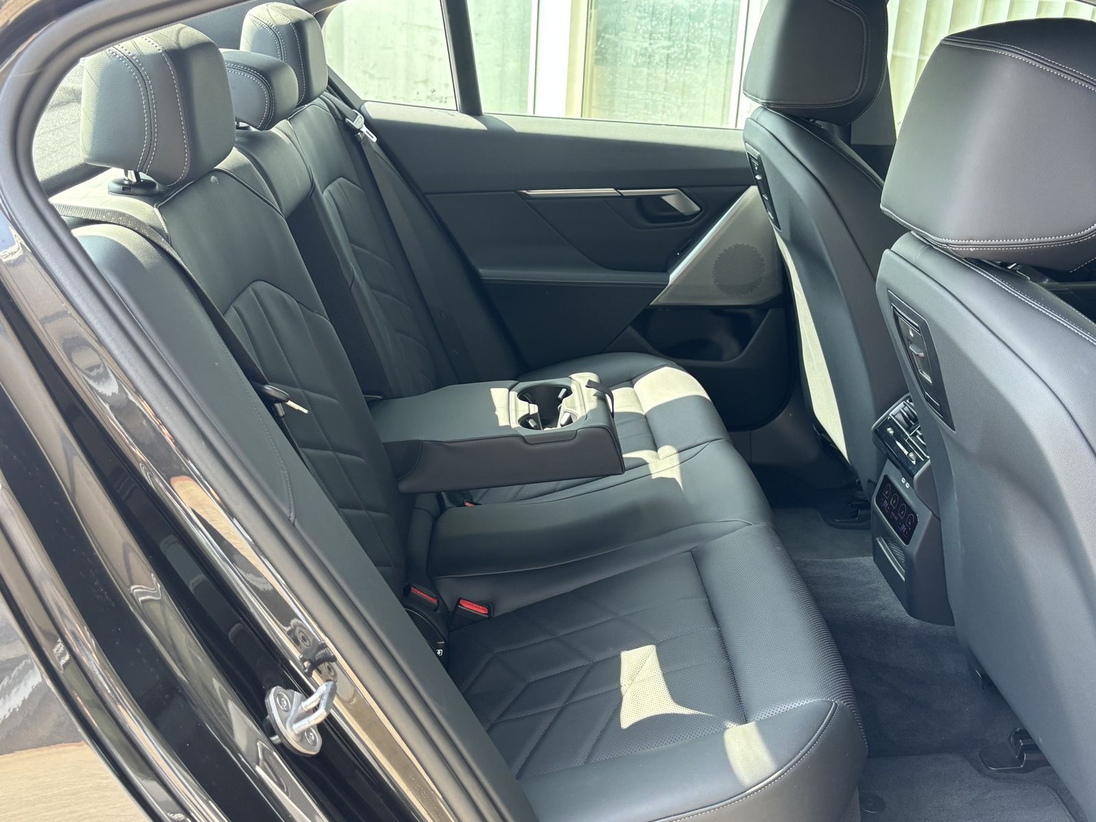 BMW 520 d xDrive 1.Hd LEDER AHK NAVI CAM HUD PLA DSC foto 9
