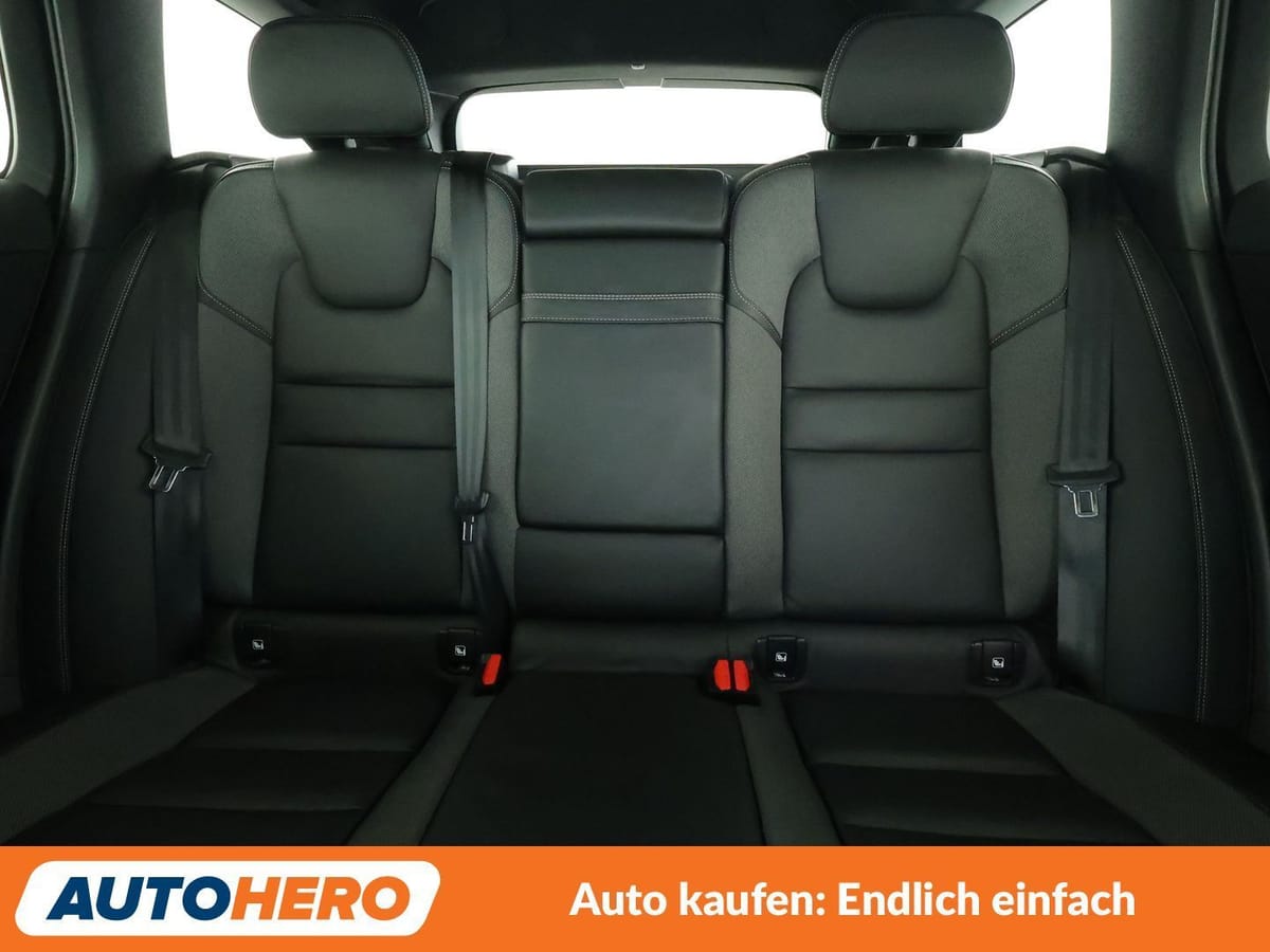 Volvo V60 2.0 T8 Plug-in Hybrid R-Design AWD Aut. NAVI foto 16