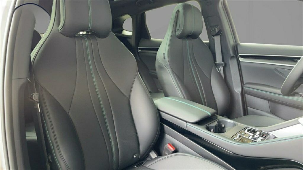 BYD Seal U DM-i PHEV Comfort schwarz, weiß, grau foto 12