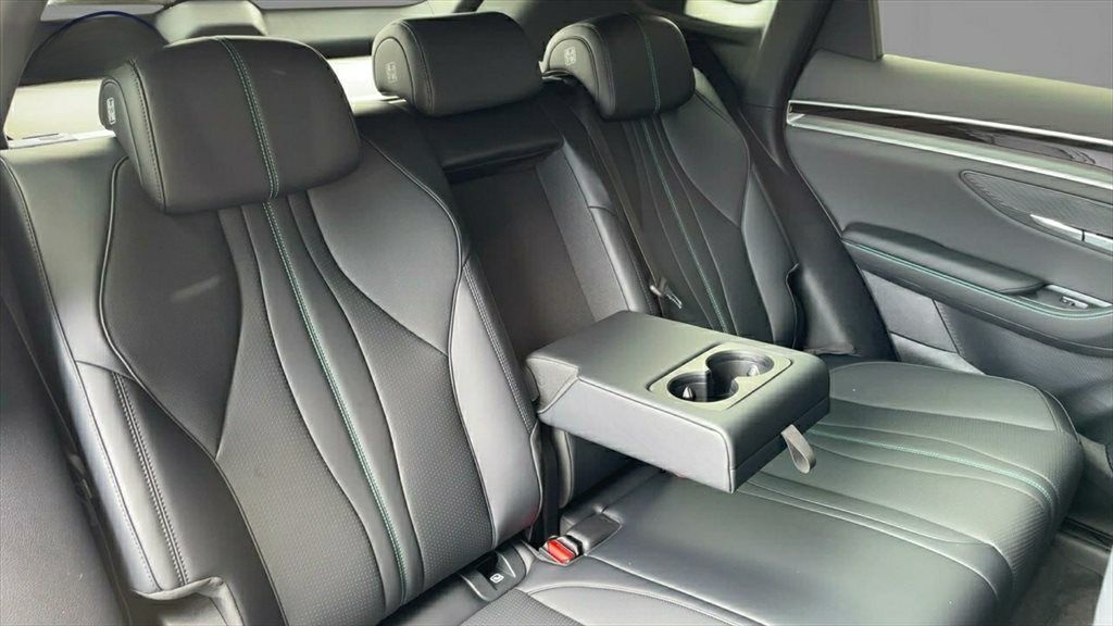 BYD Seal U DM-i PHEV Comfort schwarz, weiß, grau foto 14