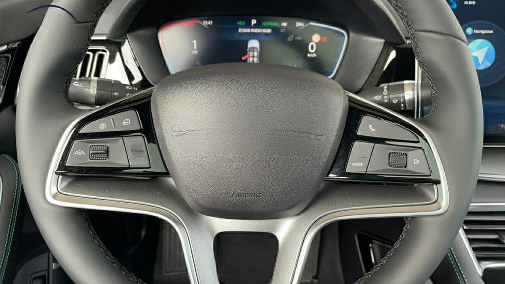 BYD Seal U DM-i PHEV Comfort schwarz, weiß, grau foto 18