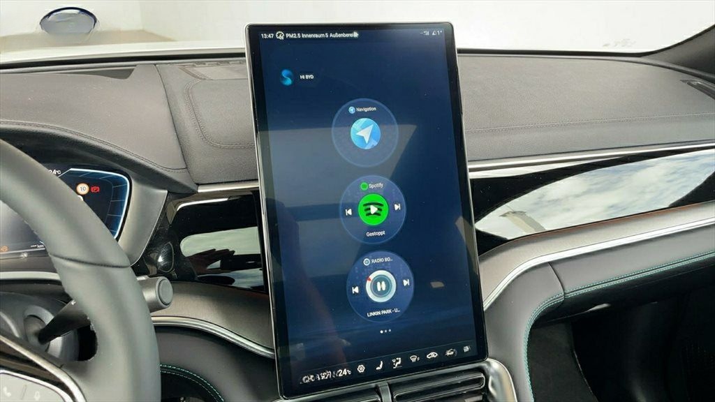 BYD Seal U DM-i PHEV Comfort schwarz, weiß, grau foto 23