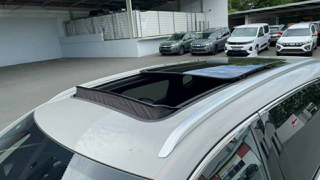 BYD Seal U DM-i PHEV Comfort schwarz, weiß, grau foto 9