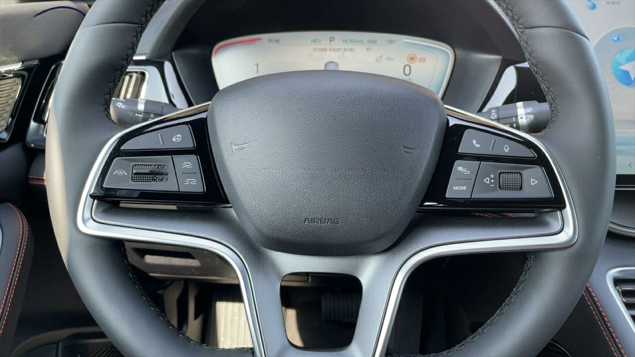 BYD Seal U DM-i PHEV Comfort schwarz, weiß, grau foto 12