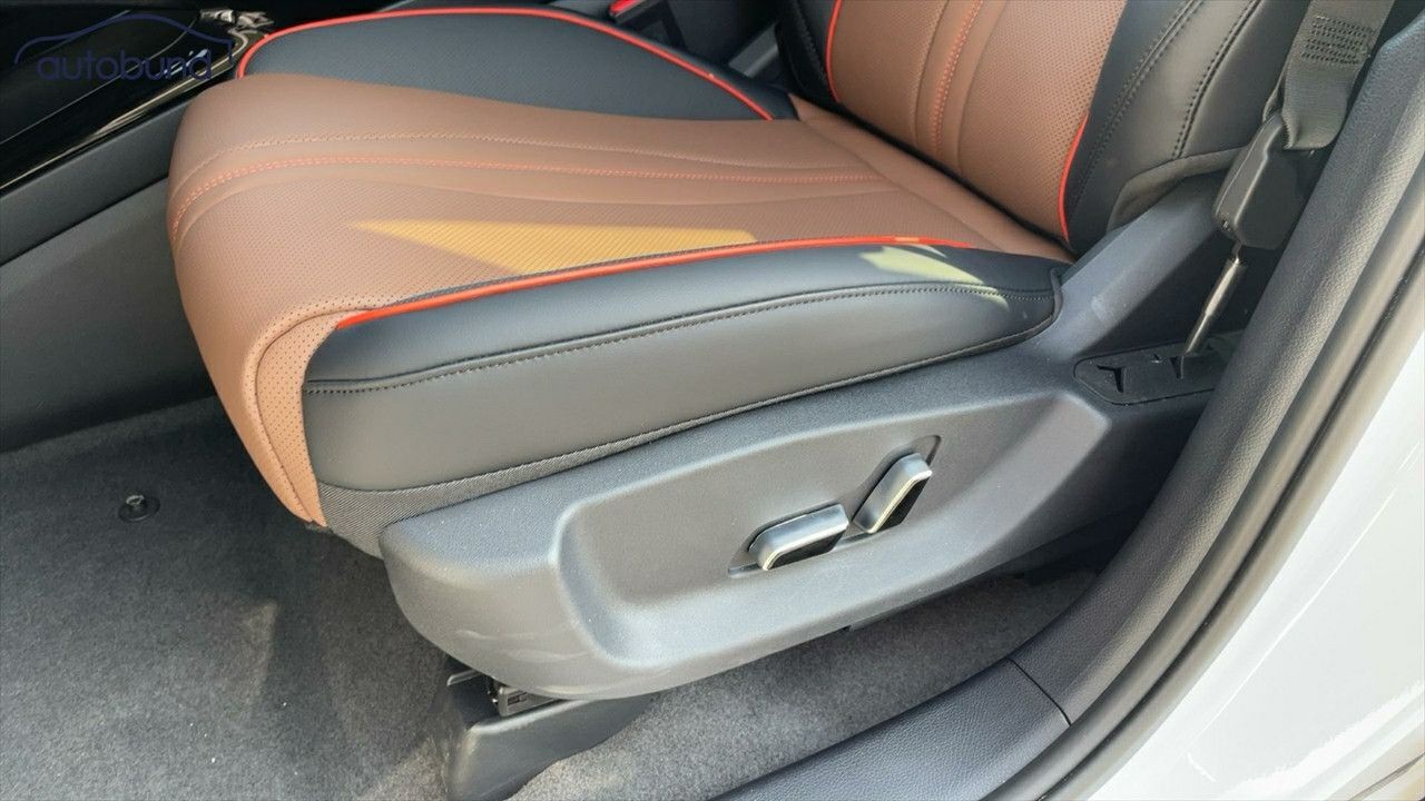 BYD Seal U DM-i PHEV Comfort schwarz, weiß, grau foto 15