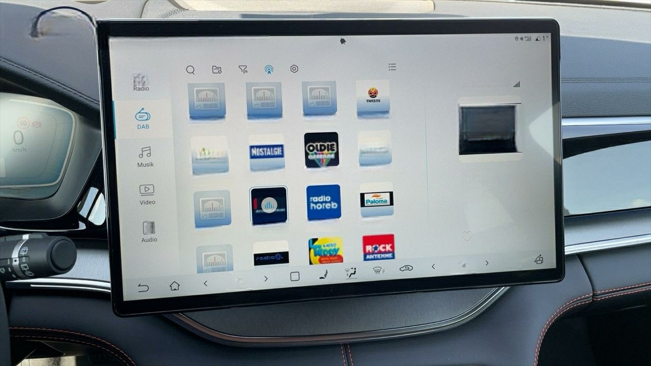 BYD Seal U DM-i PHEV Comfort schwarz, weiß, grau foto 23