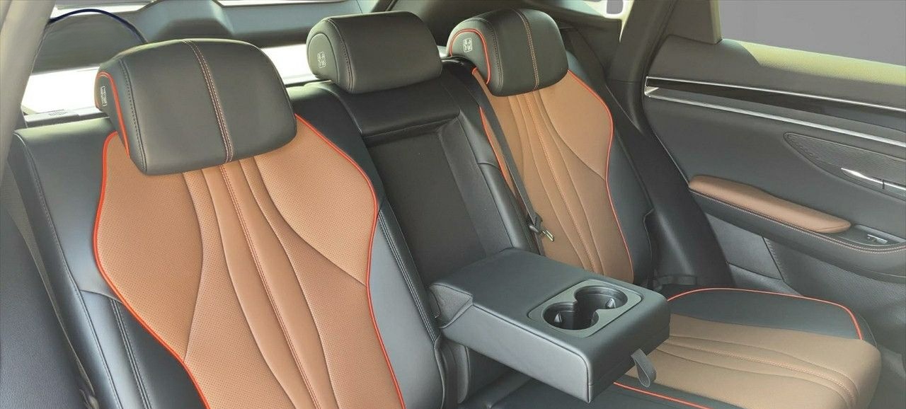 BYD Seal U DM-i PHEV Comfort schwarz, weiß, grau foto 9