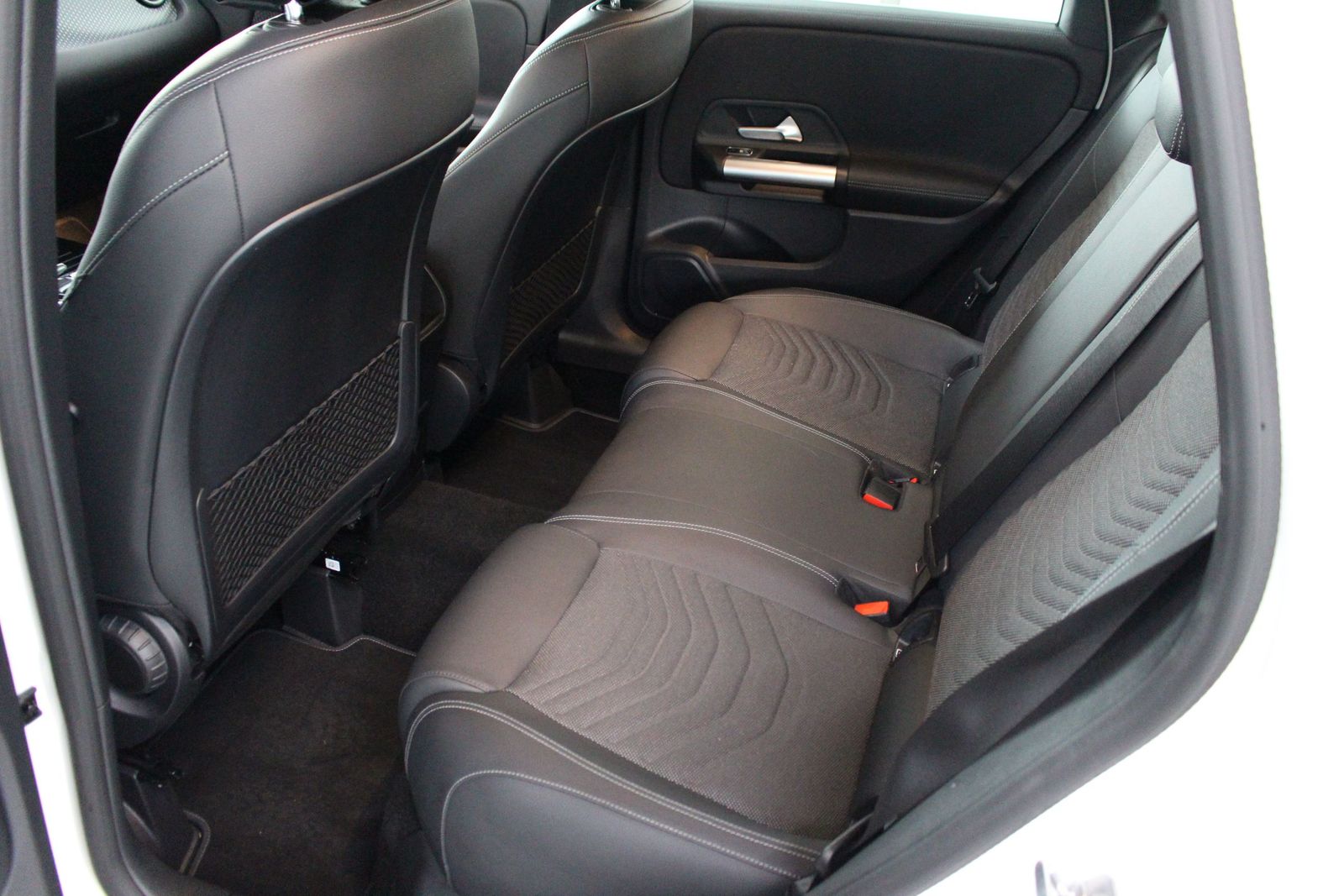Mercedes-Benz B 180 Progressive Line Adv LED Kamera PTS SHZ foto 17