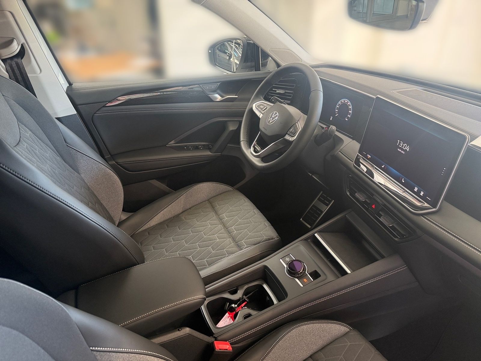Volkswagen Tiguan 1.5 l eTSI DSG Energy Panodach AHK LM foto 16