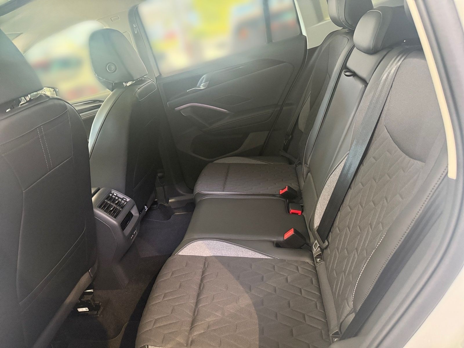 Volkswagen Tiguan 1.5 l eTSI DSG Energy Panodach AHK LM foto 9