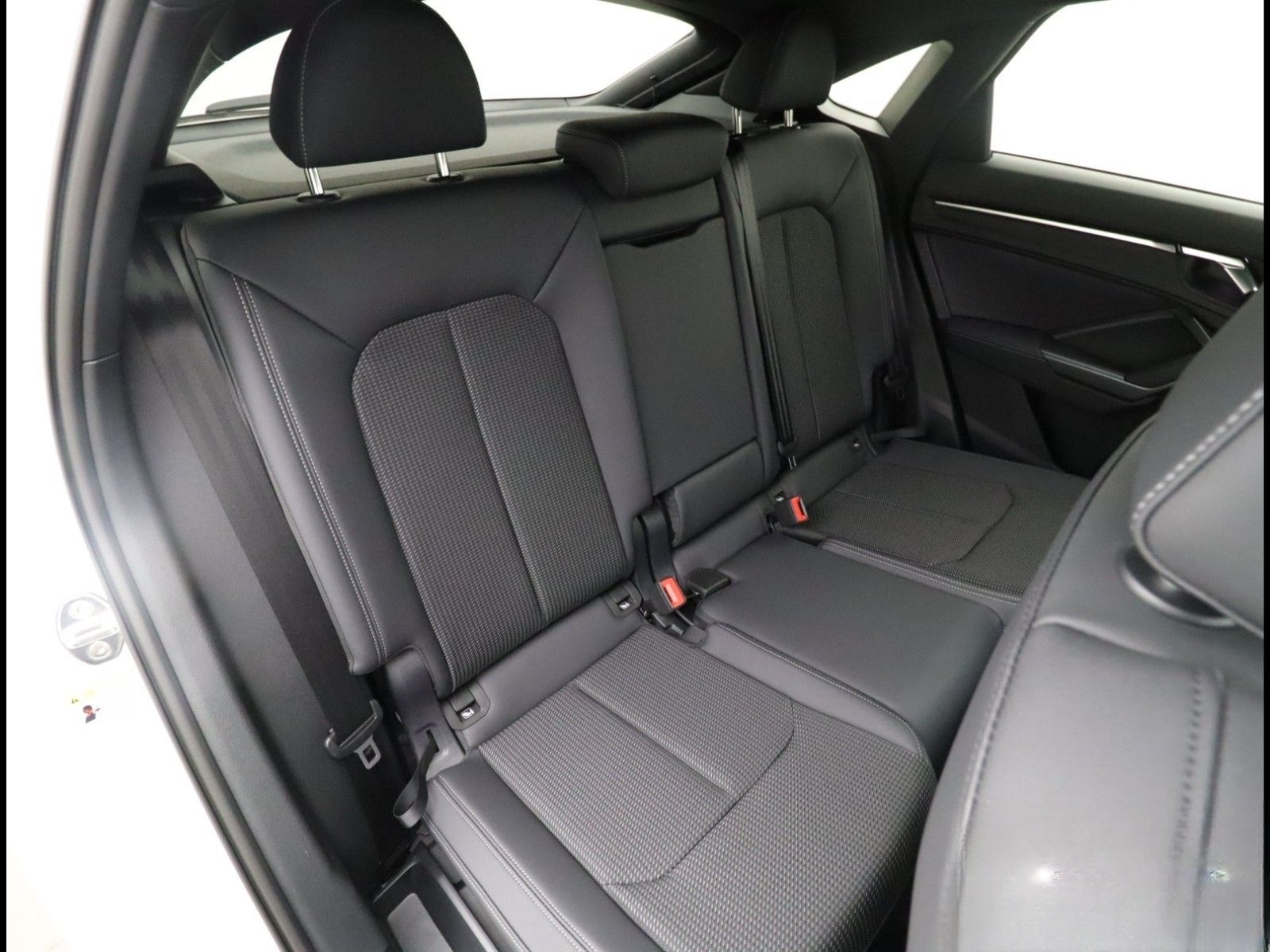 Audi Q3 SPORTBACK S-LINE 35 TDI S TRONIC (+EURO6) LED foto 8