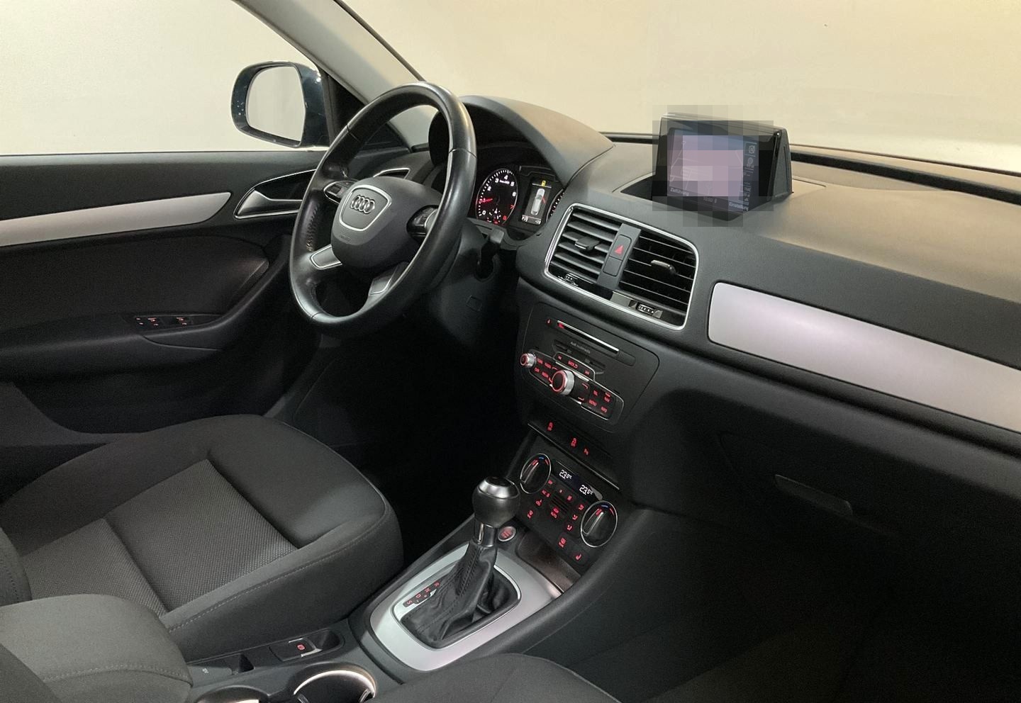 Audi Q3 TFSI S-Tronic AHK NAVI Xenon Tempo Plus 1.Hd foto 10
