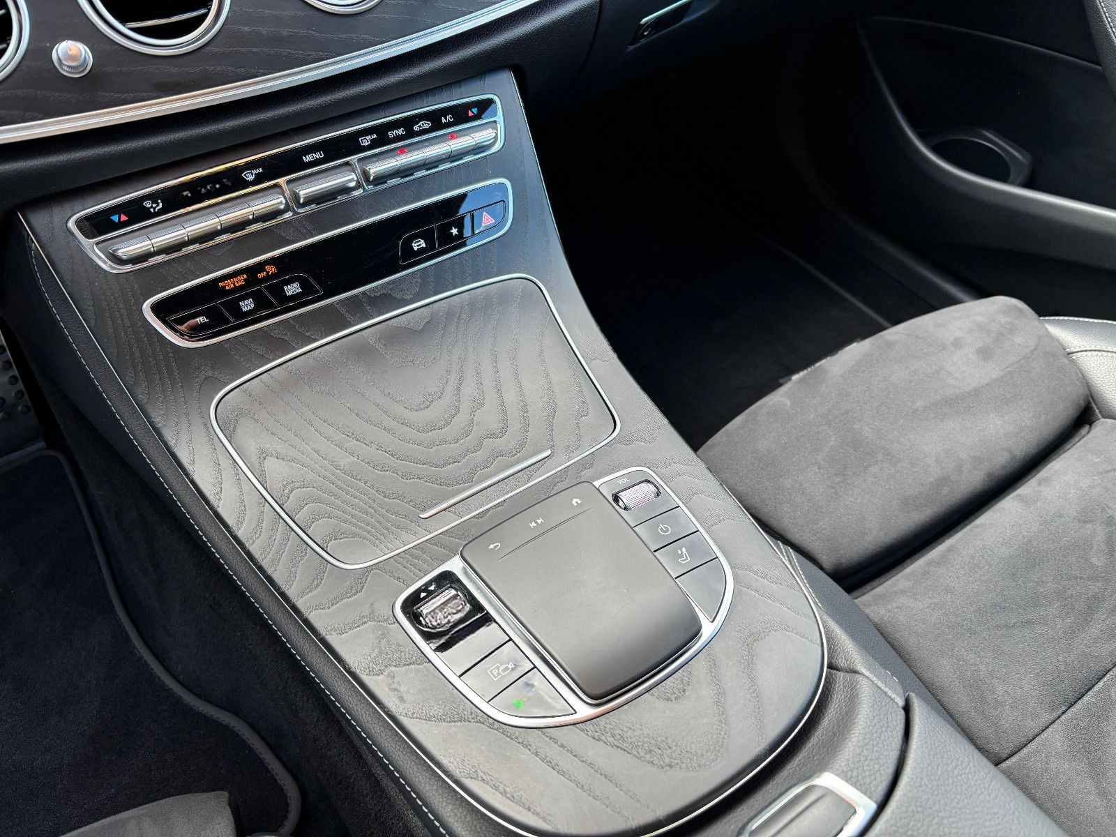 Mercedes-Benz E 450 T 4Matic AMG NAV LED AHK 360° DISTRONIC 19 foto 18