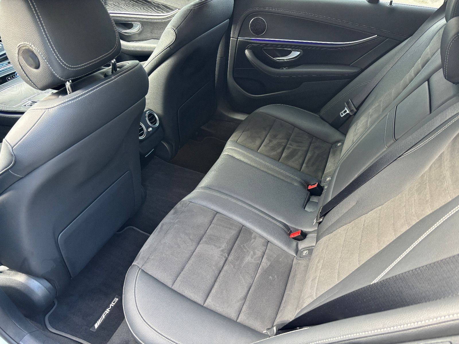 Mercedes-Benz E 450 T 4Matic AMG NAV LED AHK 360° DISTRONIC 19 foto 20