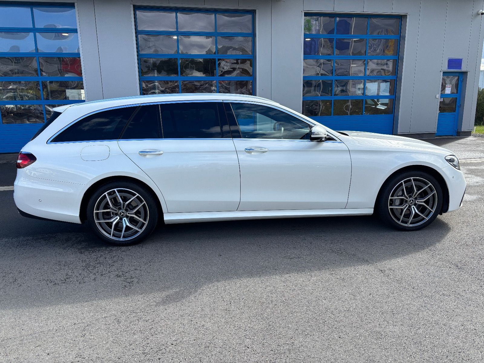 Mercedes-Benz E 450 T 4Matic AMG NAV LED AHK 360° DISTRONIC 19 foto 4