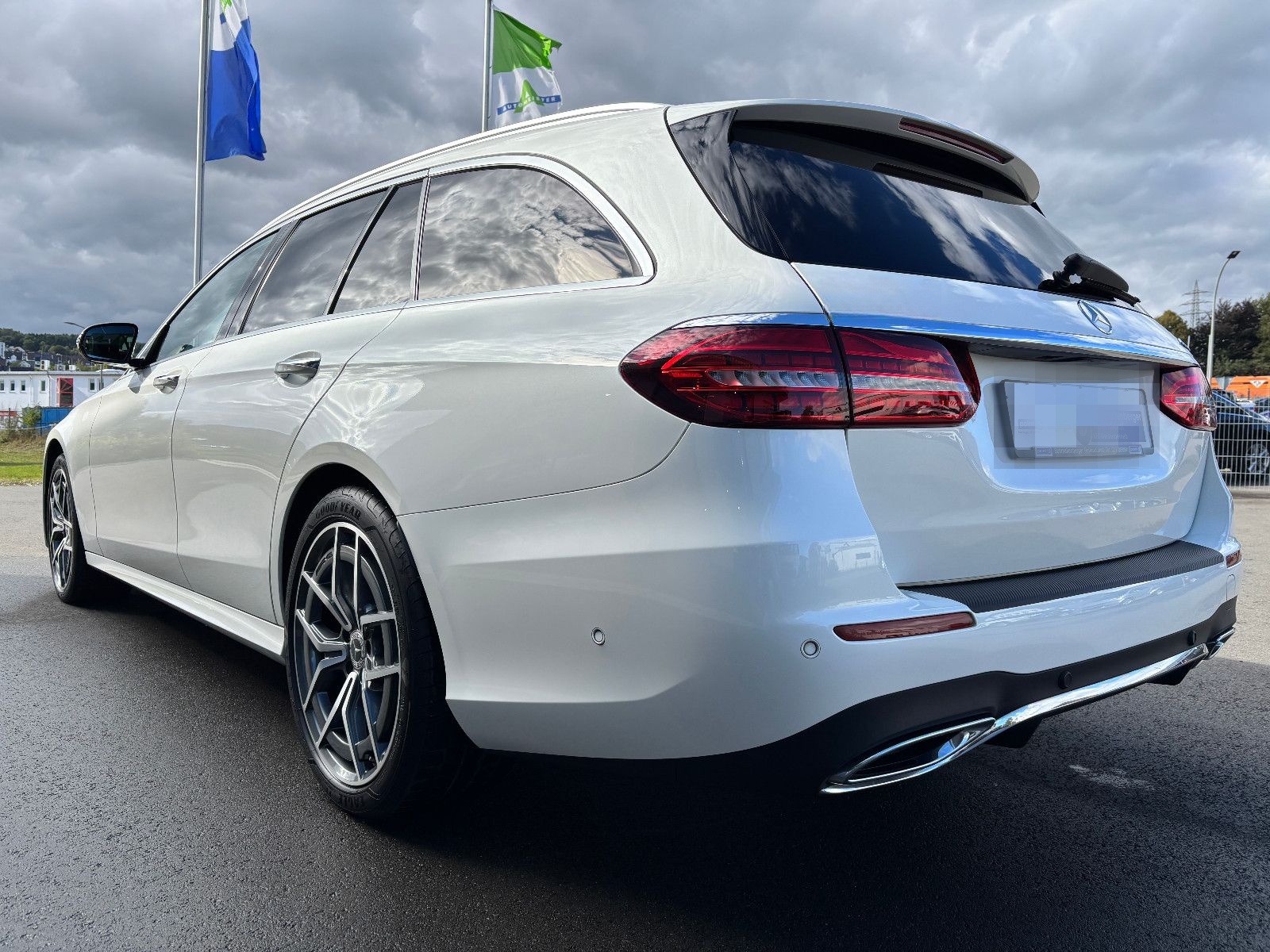 Mercedes-Benz E 450 T 4Matic AMG NAV LED AHK 360° DISTRONIC 19 foto 7