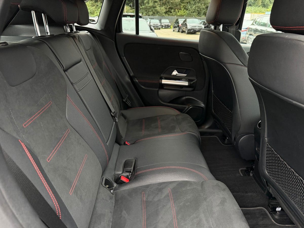 Mercedes-Benz EQA 350 AMG Line 4-Matic foto 11