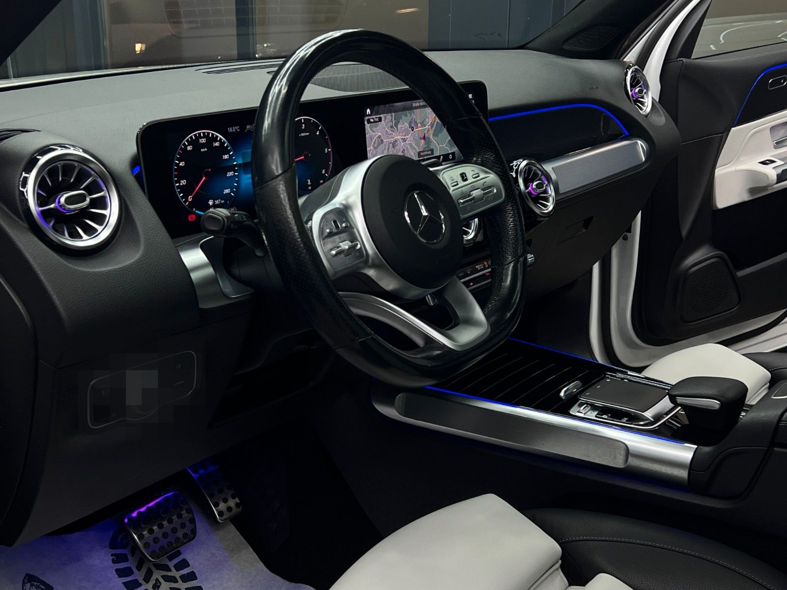 Mercedes-Benz GLB 220d 8G AMG NIGHT DIST+LENK KAM AMB AHK PANO foto 11