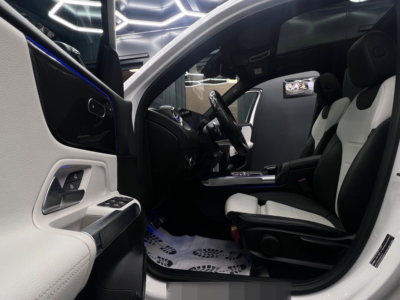 Mercedes-Benz GLB 220d 8G AMG NIGHT DIST+LENK KAM AMB AHK PANO foto 12