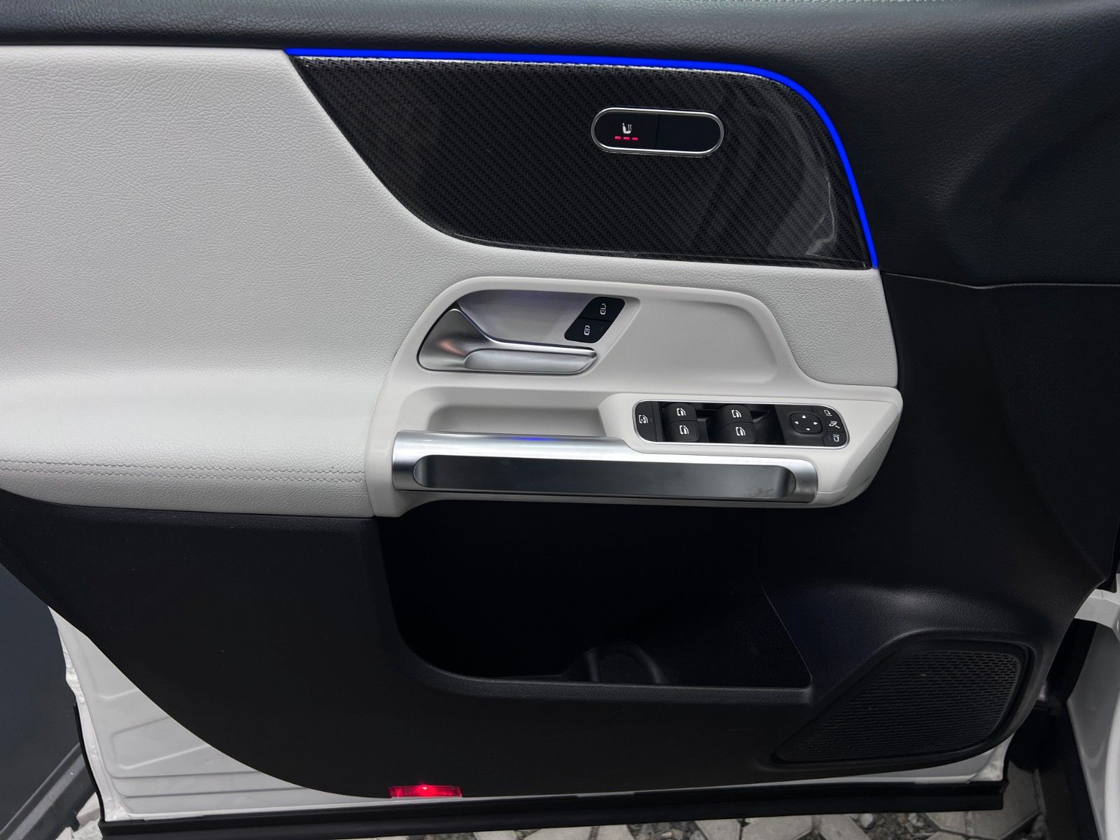 Mercedes-Benz GLB 220d 8G AMG NIGHT DIST+LENK KAM AMB AHK PANO foto 19