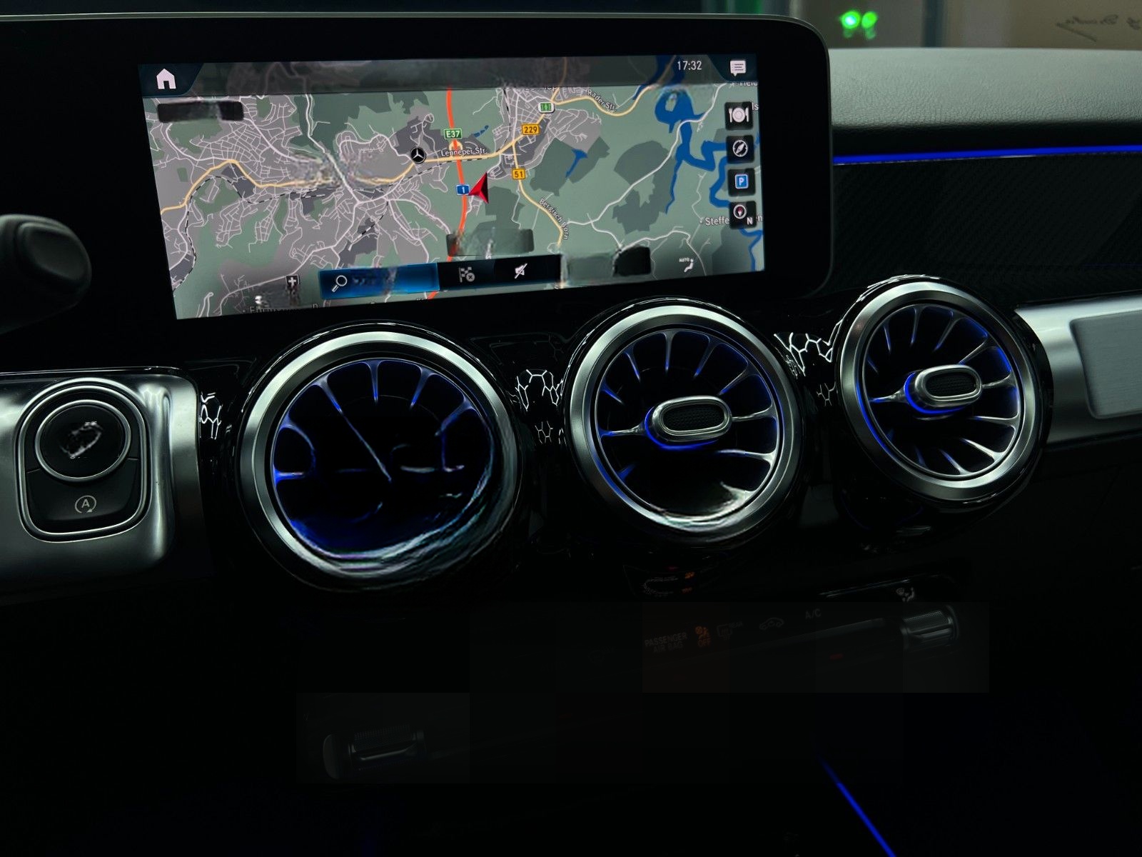 Mercedes-Benz GLB 220d 8G AMG NIGHT DIST+LENK KAM AMB AHK PANO foto 20