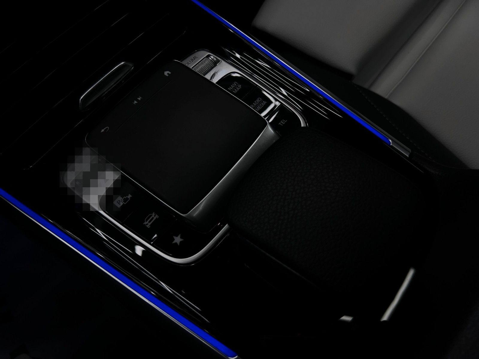 Mercedes-Benz GLB 220d 8G AMG NIGHT DIST+LENK KAM AMB AHK PANO foto 22