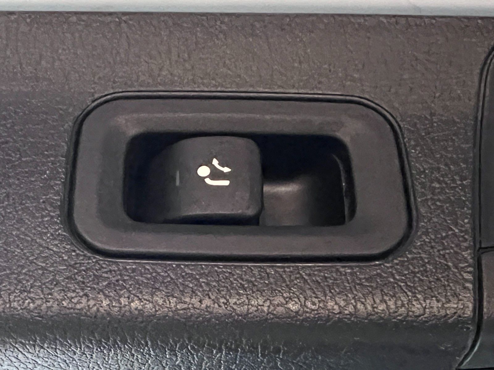 Mercedes-Benz GLB 220d 8G AMG NIGHT DIST+LENK KAM AMB AHK PANO foto 25