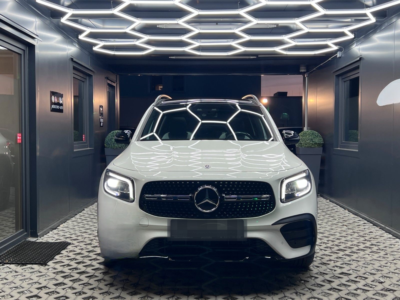 Mercedes-Benz GLB 220d 8G AMG NIGHT DIST+LENK KAM AMB AHK PANO foto 4