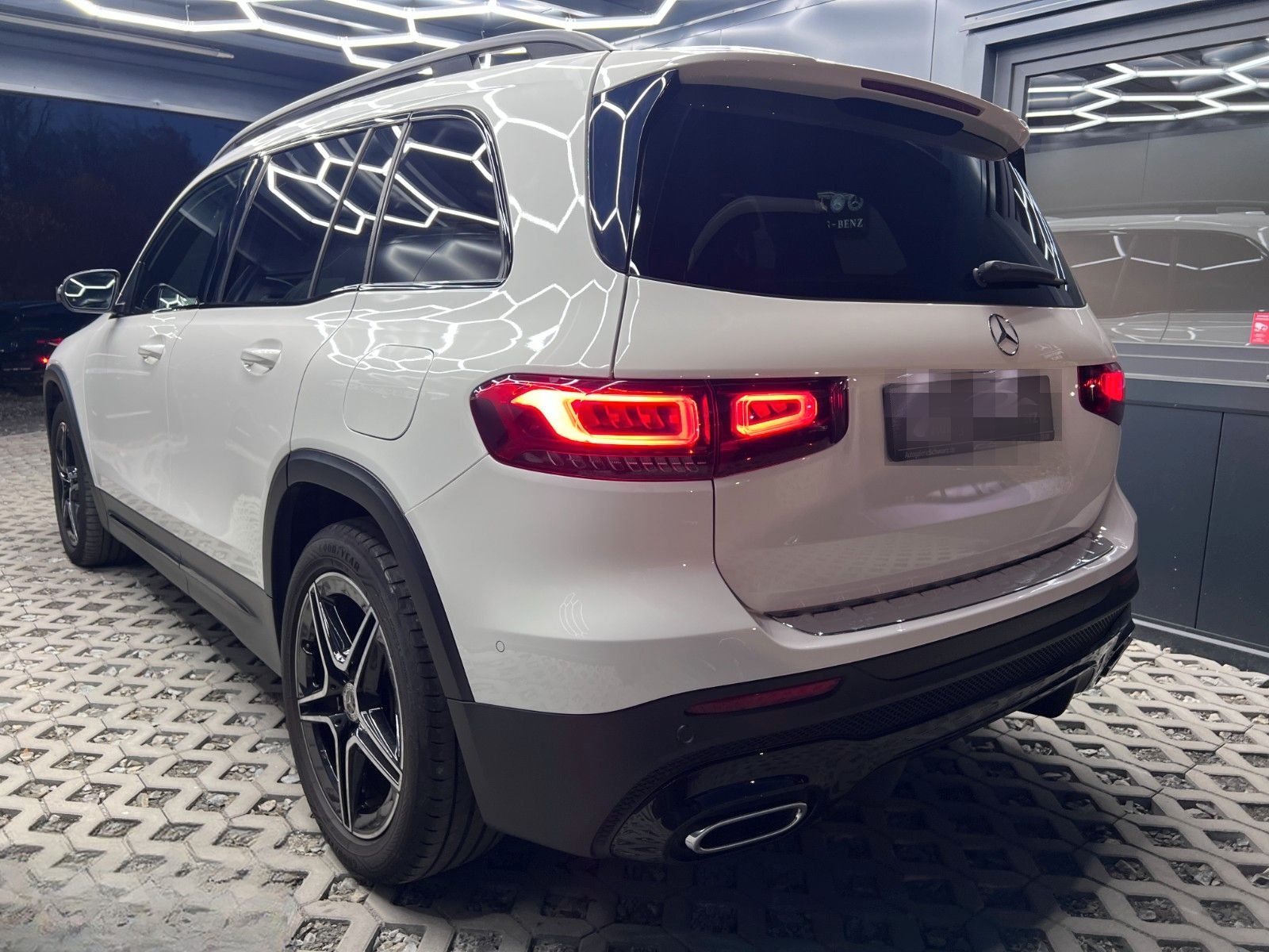 Mercedes-Benz GLB 220d 8G AMG NIGHT DIST+LENK KAM AMB AHK PANO foto 6