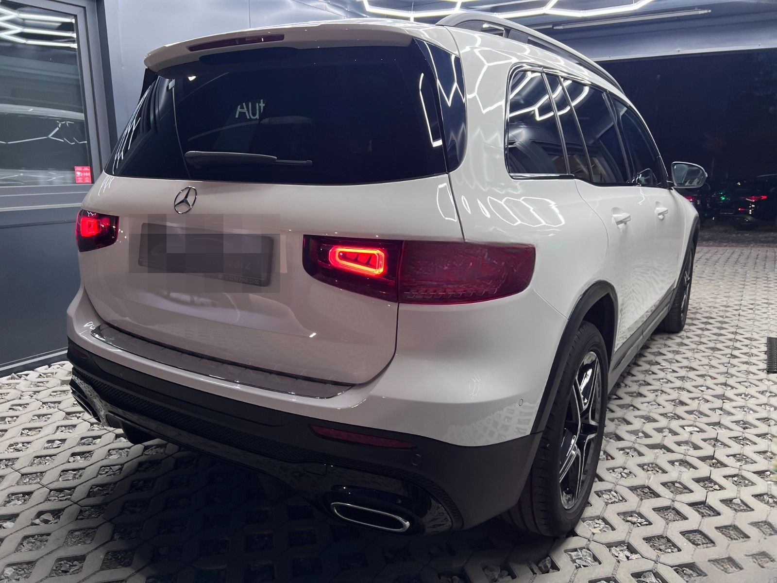 Mercedes-Benz GLB 220d 8G AMG NIGHT DIST+LENK KAM AMB AHK PANO foto 8