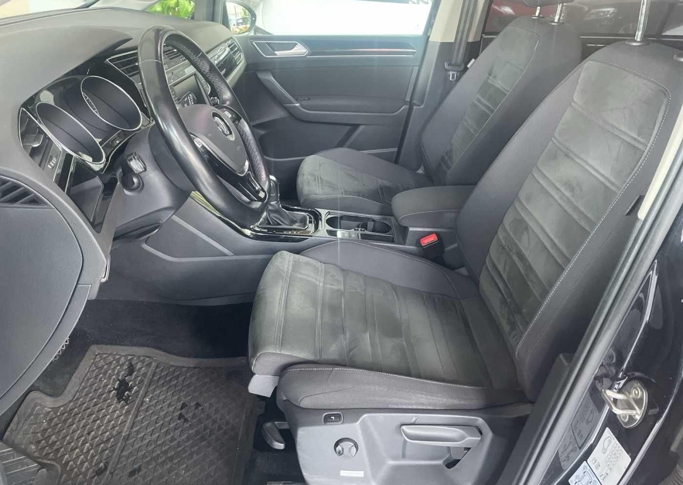 Volkswagen Touran Diesel 2.0 TDI SCR  DSG Highline foto 10