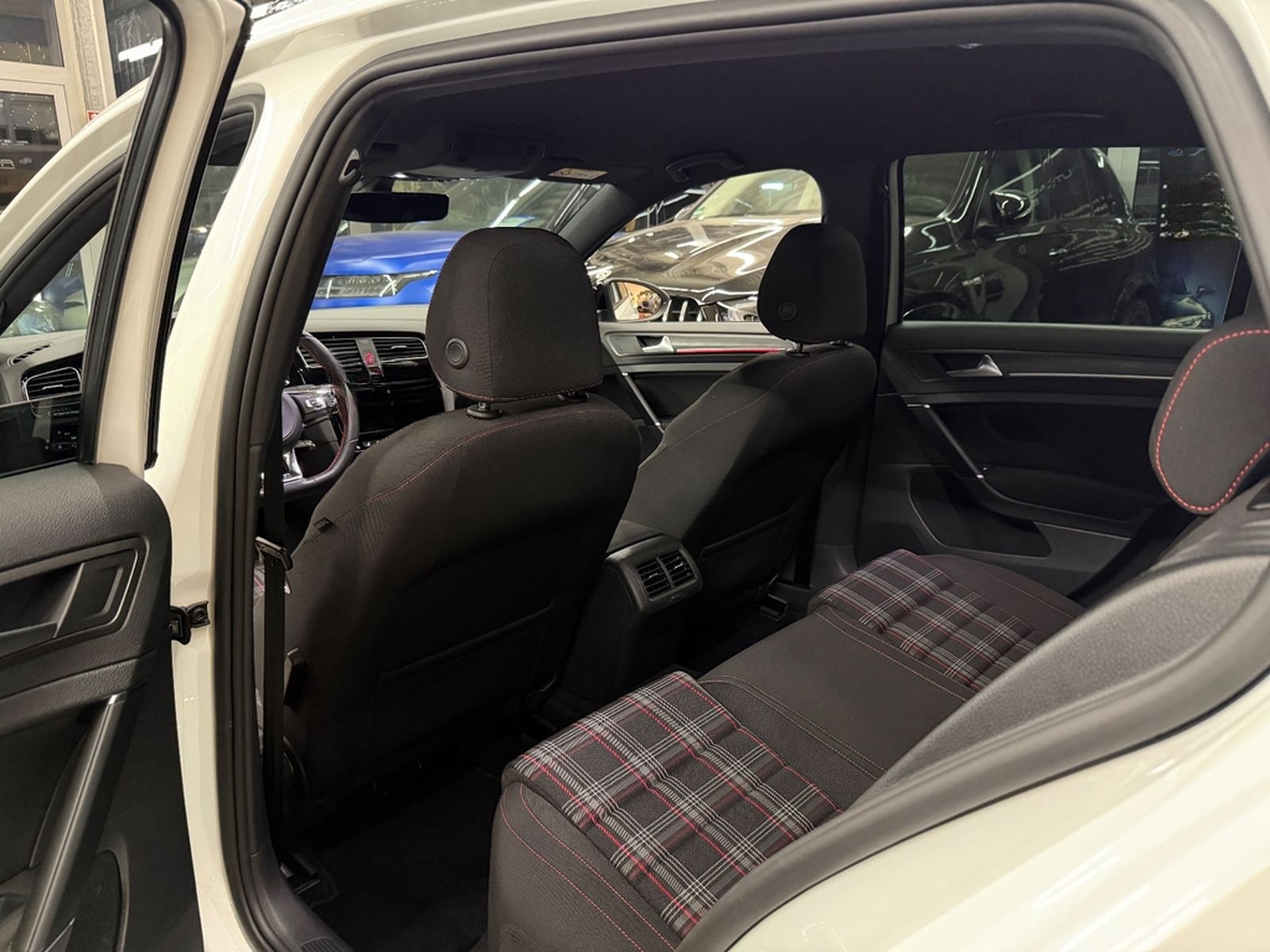 Volkswagen Golf VII Lim. GTI |AKRAPO|LED|NAVI|DYNAUDIO|DSG| foto 8