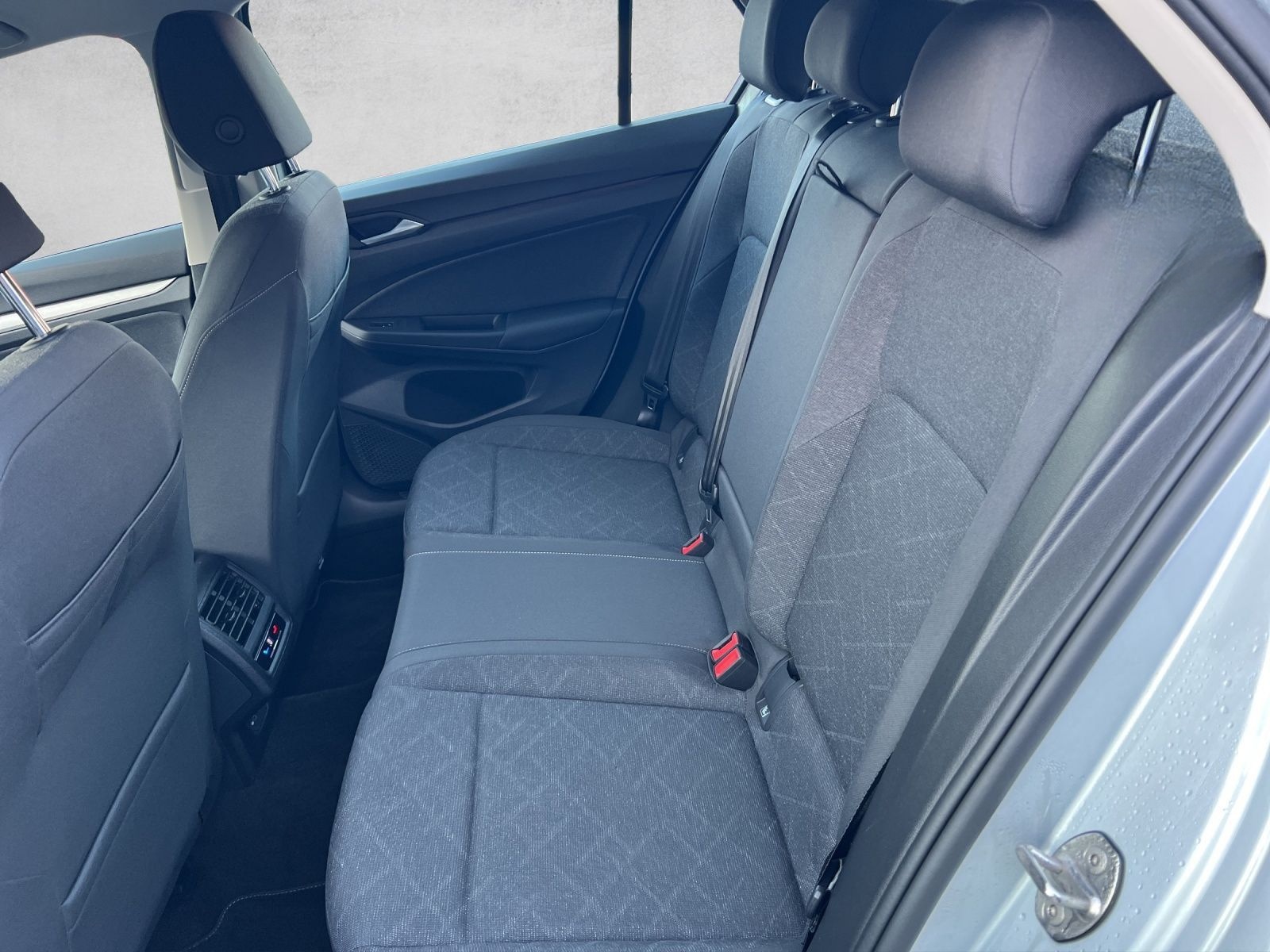 Volkswagen Golf VIII Life 2.0 TDI DSG Navi*ACC*LED foto 24