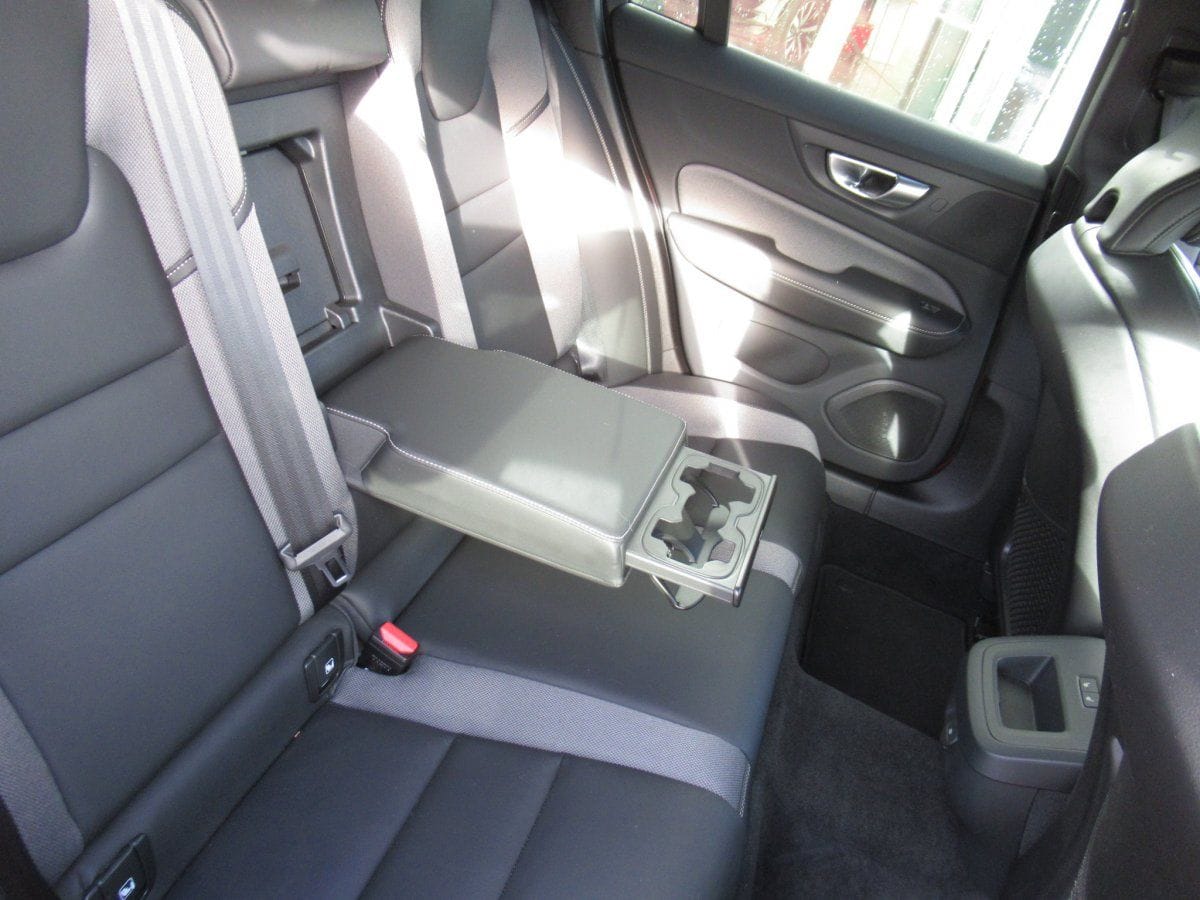 Volvo V60 B4 Benzin Plus Dark Automatik foto 11
