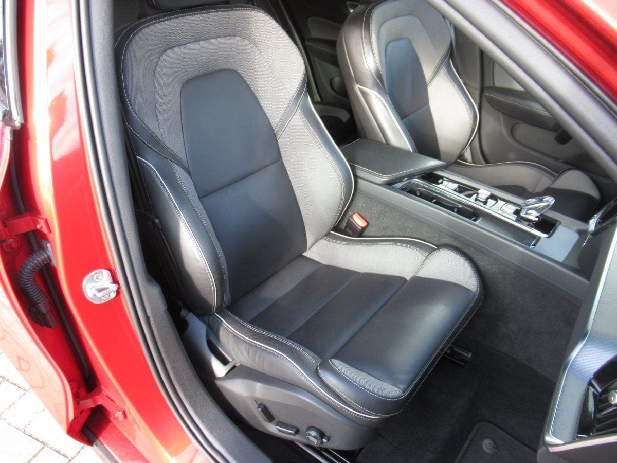 Volvo V60 B4 Benzin Plus Dark Automatik foto 13