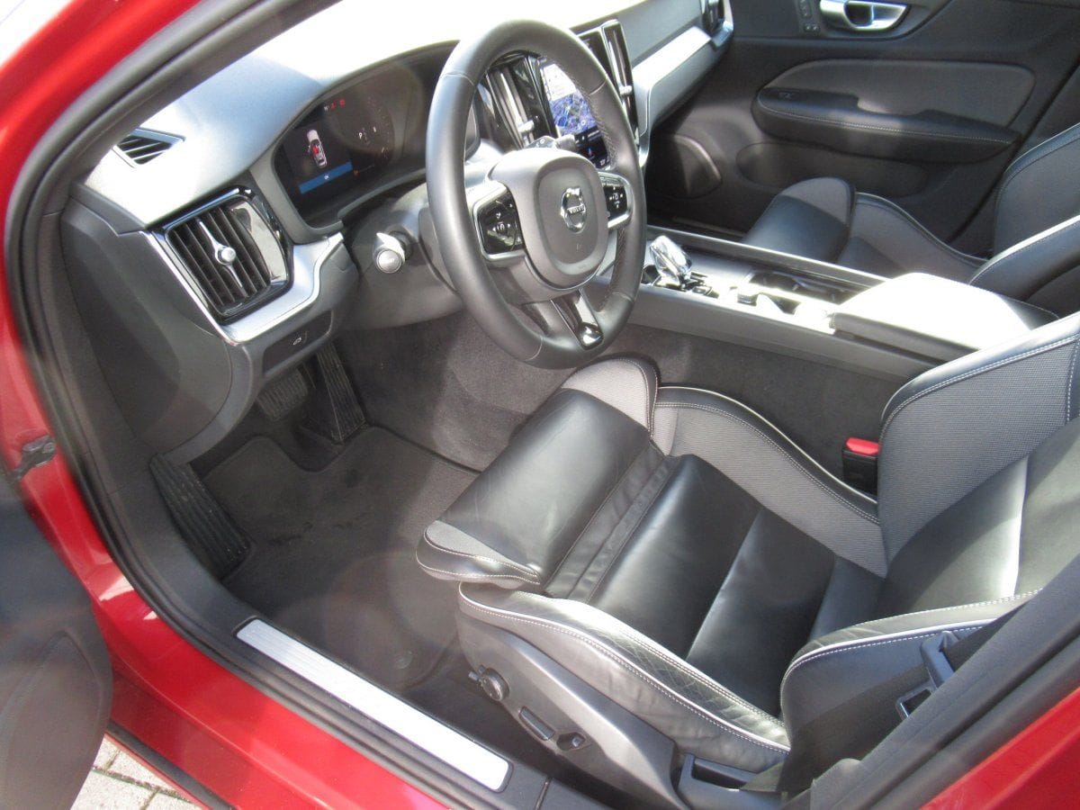 Volvo V60 B4 Benzin Plus Dark Automatik foto 17